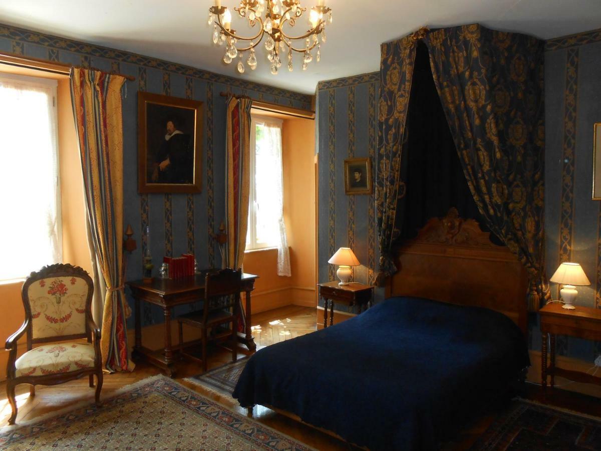 Chateau De Courbelimagne, Raulhac Buitenkant foto